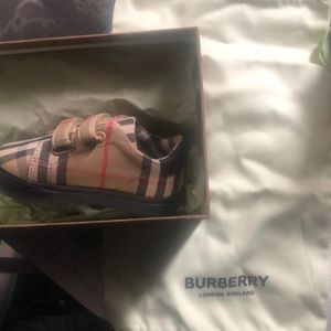 COPY - Burberry infant shoes